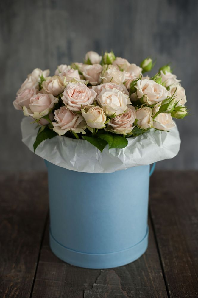 корпоративная коробка с розами для офиса в Чебоксарах