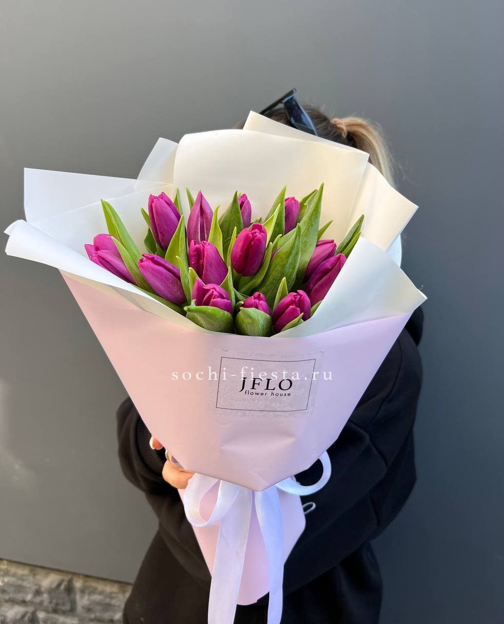 видовой каталог с розами и пионами в студии флористики в Чебоксарах