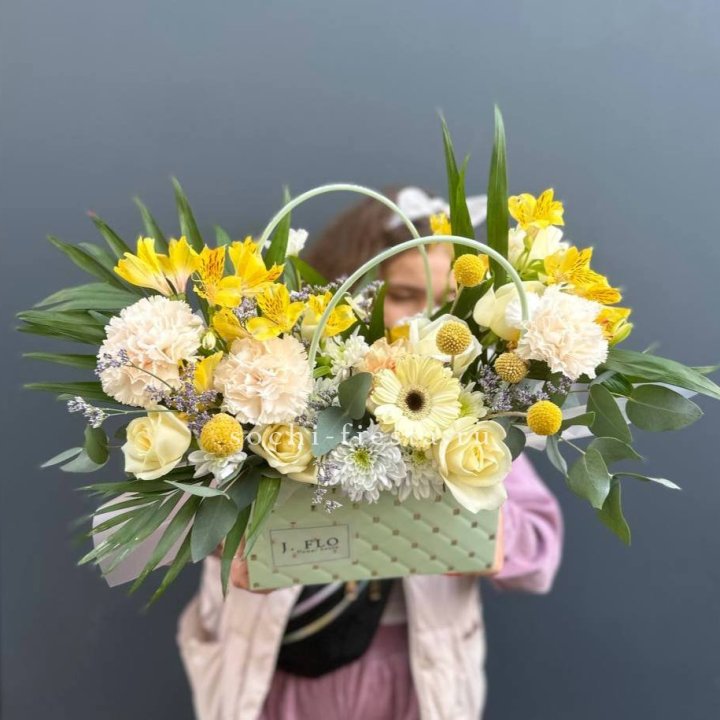 Сумочка с розами "Эпиа" в Чебоксарах