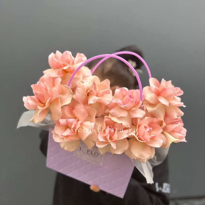 Сумочка с розами "Кети" в Чебоксарах