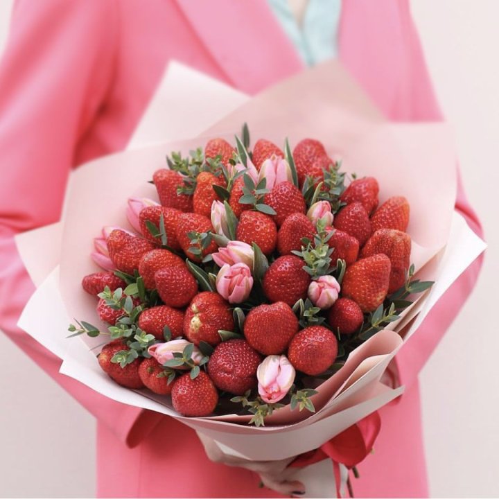 Тюльпаны и клубника в Чебоксарах