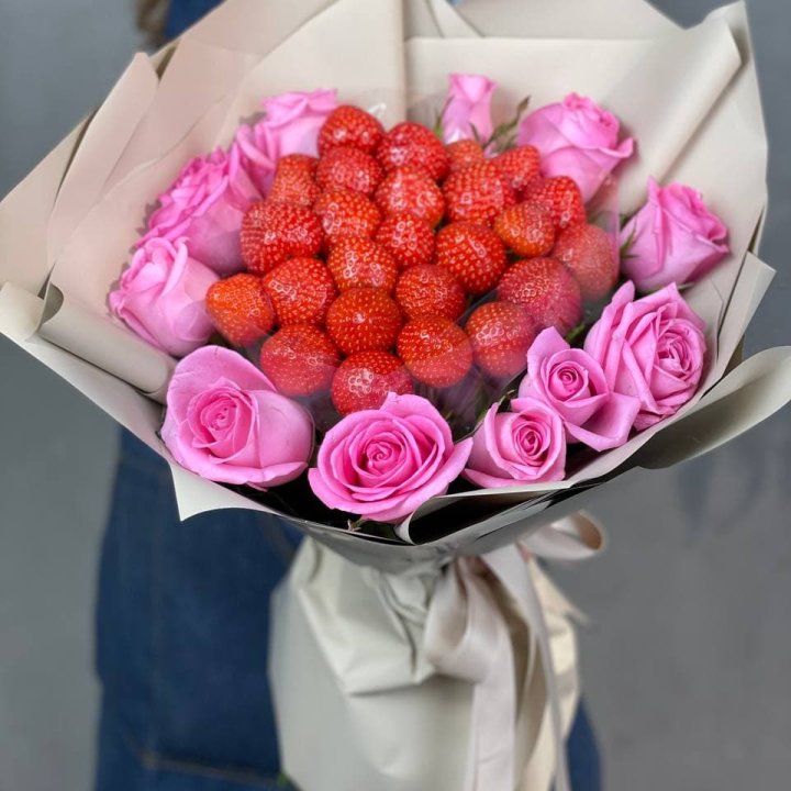 Клубника и розы в Чебоксарах