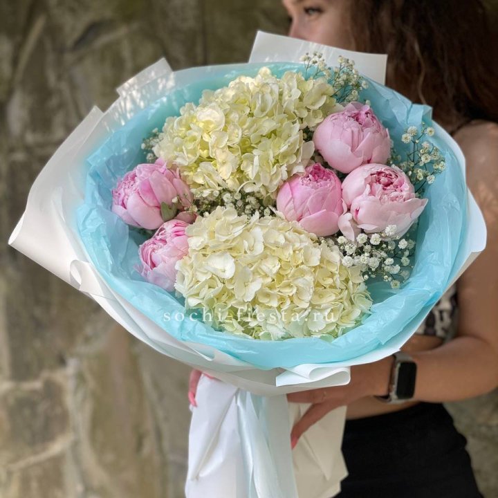 Букет с пионами "Блюсом" в Чебоксарах