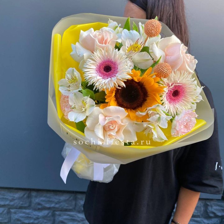 Букет с подсолнухом "Елоу" в Чебоксарах