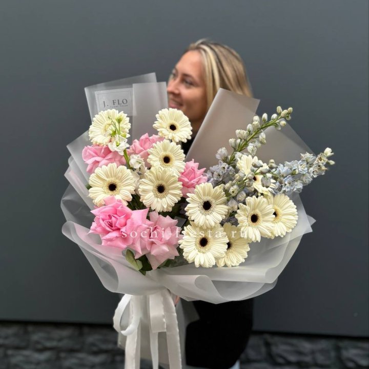 Букет роз и гербер в Чебоксарах