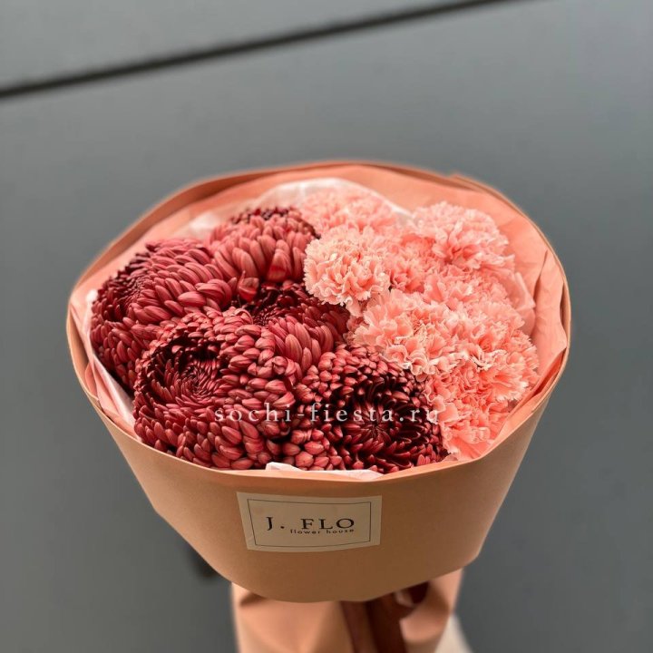 Букет хризантем и диантусов  в Чебоксарах