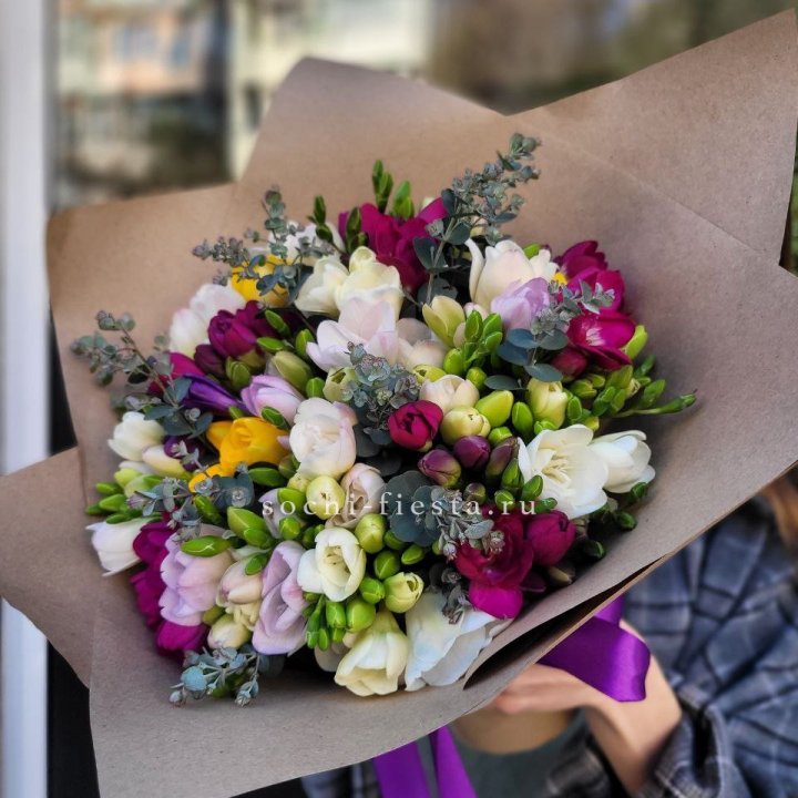 Букет фрезий "Радуга" в Чебоксарах