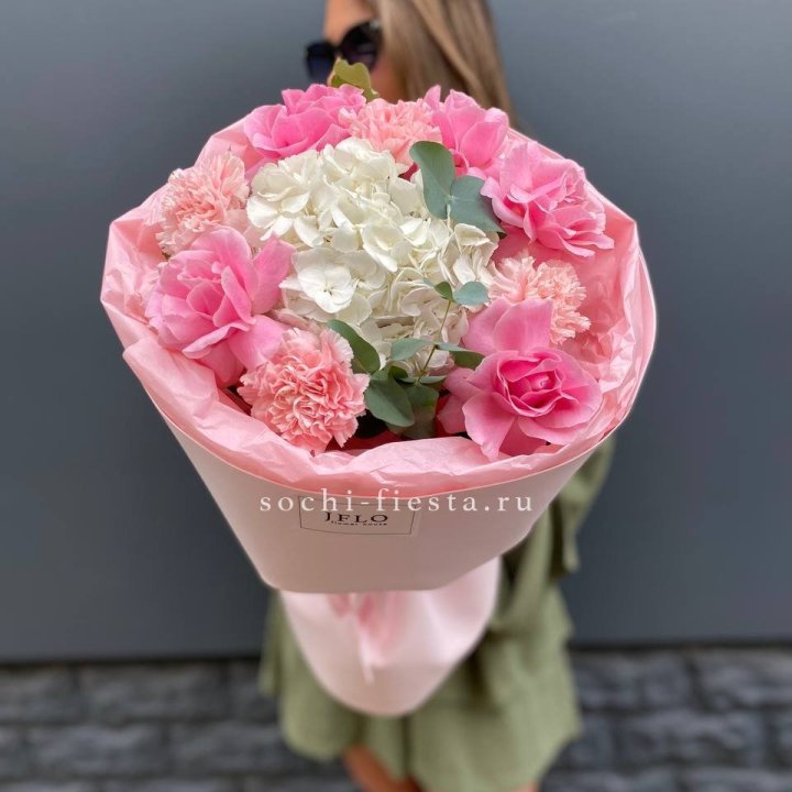  Букет роз и гортензии "Навола" в Чебоксарах