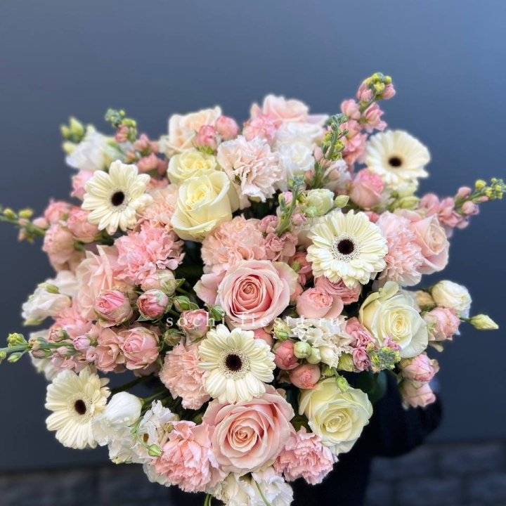 Авторский букет "Нежный" в Чебоксарах