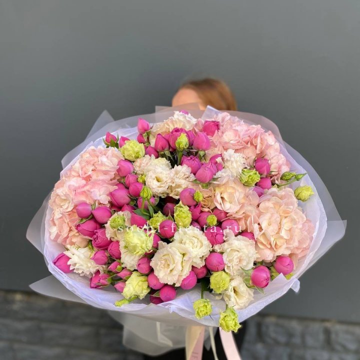  Букет  гортензий и Мисти в Чебоксарах