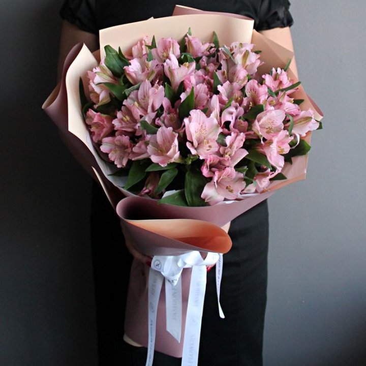 Букет розовых альстромерий в Чебоксарах
