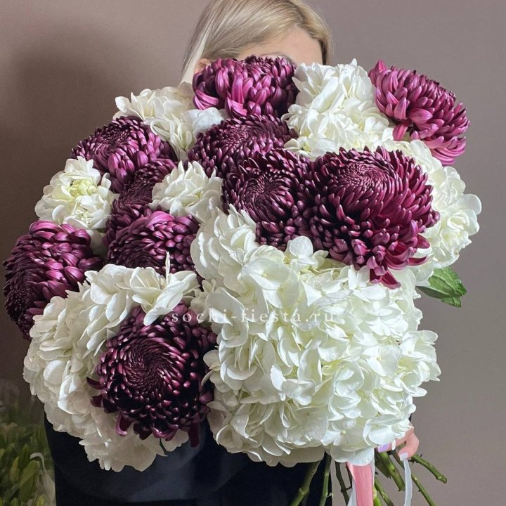 Охапка Бигуди и гортензий в Чебоксарах