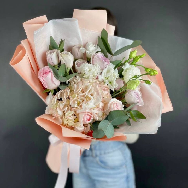 Букет с гортензией "Клодс" в Чебоксарах