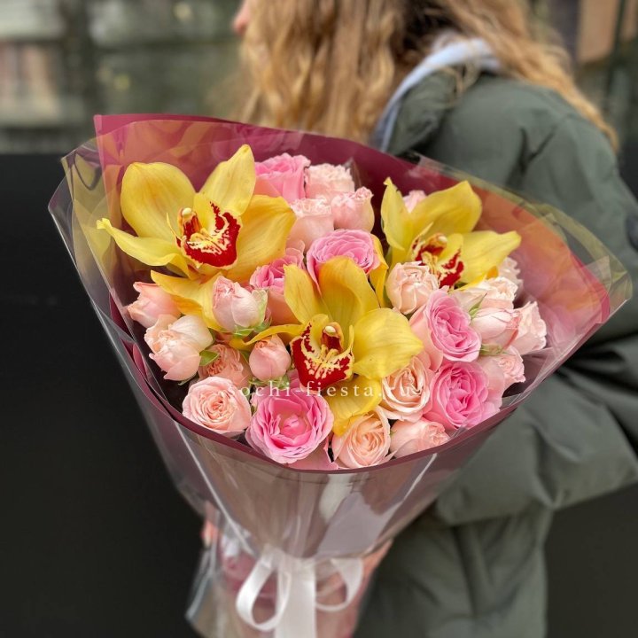  Букет орхидей и роз Есенья в Чебоксарах