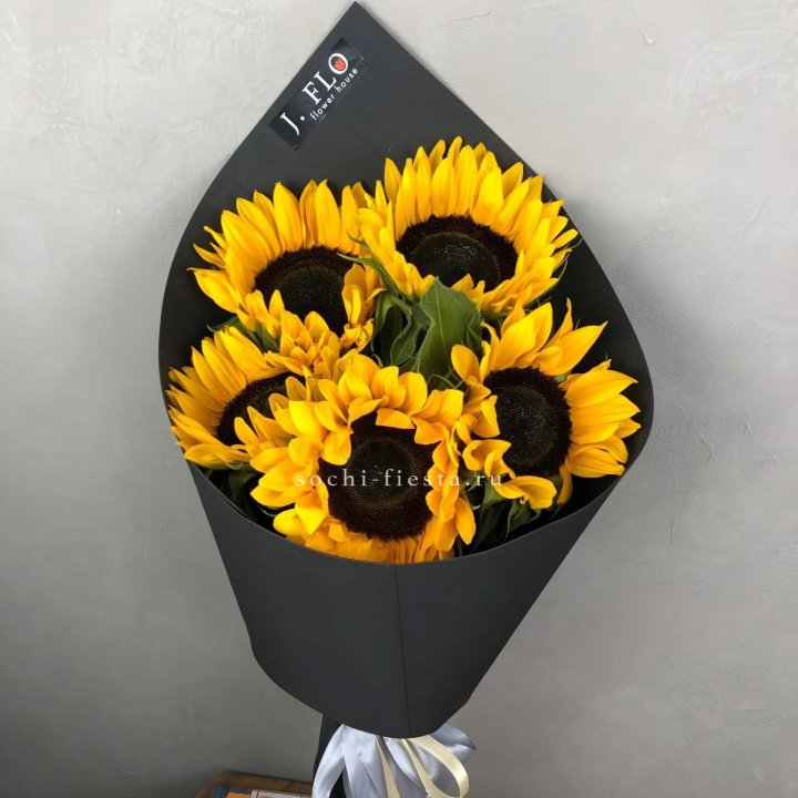 Букет из 5  подсолнухов в Чебоксарах