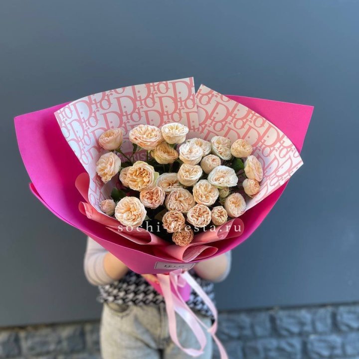 9 пионовидных роз в Чебоксарах