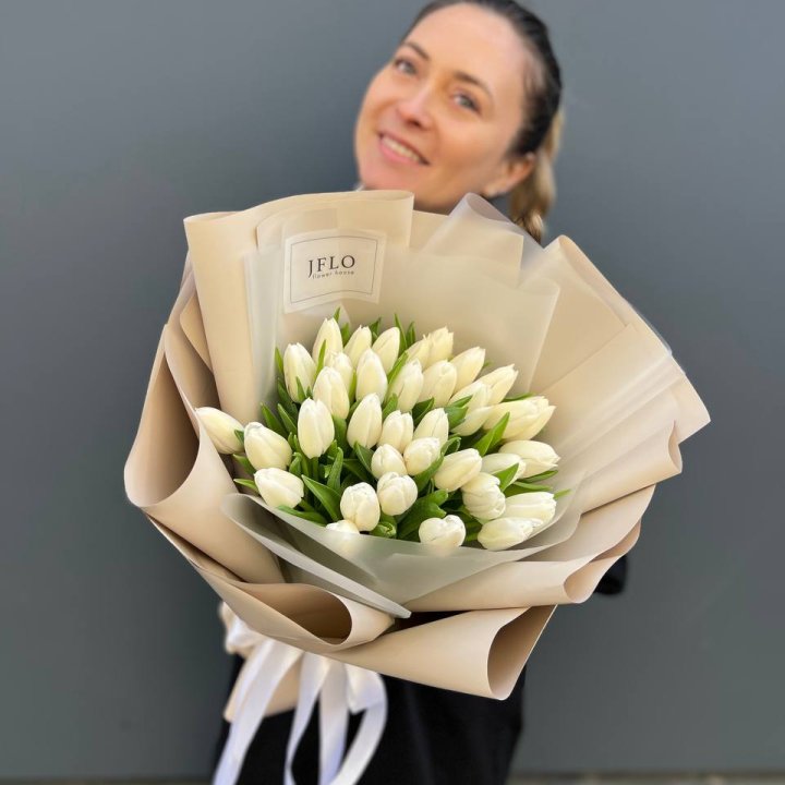 35 белых тюльпанов в Чебоксарах