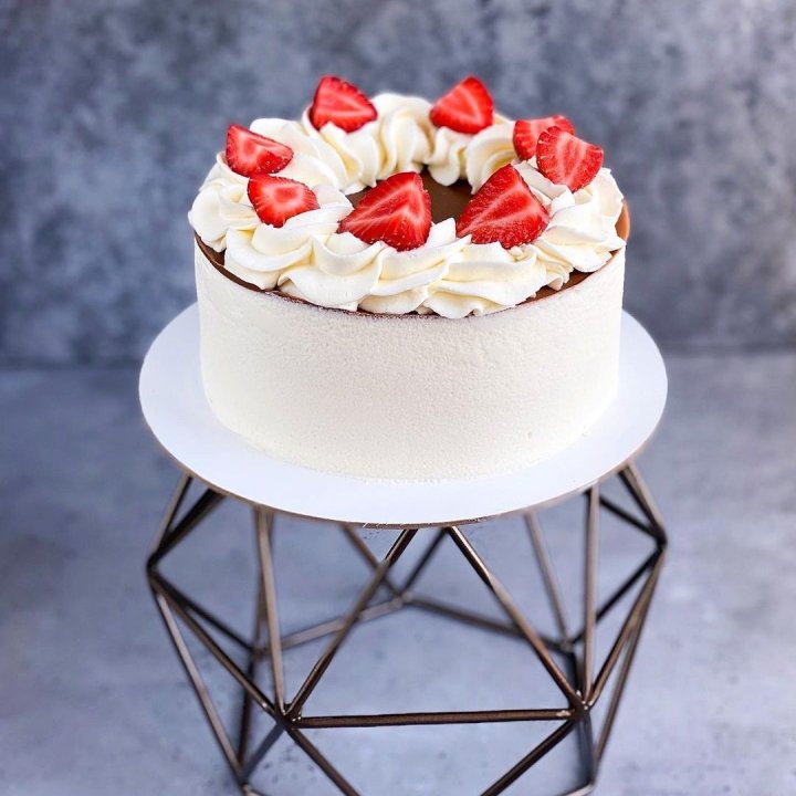 Торт "Клубника со сливками" в Чебоксарах