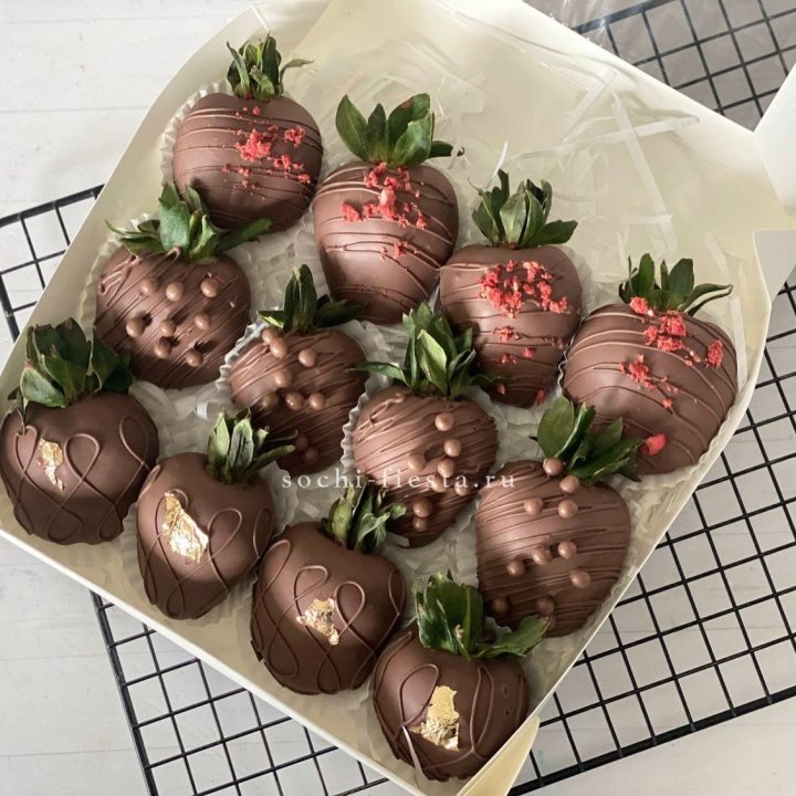 Клубника в шоколаде 12 ягод в Чебоксарах