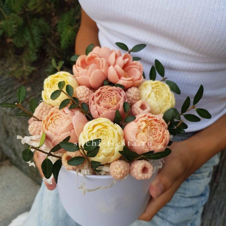 Шоколадный букет с ягодами в Чебоксарах