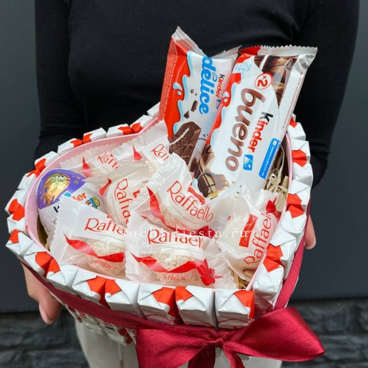 Подарочный набор сердце с Киндерами и Рафаэлло в Чебоксарах