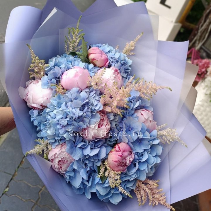 Дизайнерский букет с гортензией №3 в Чебоксарах