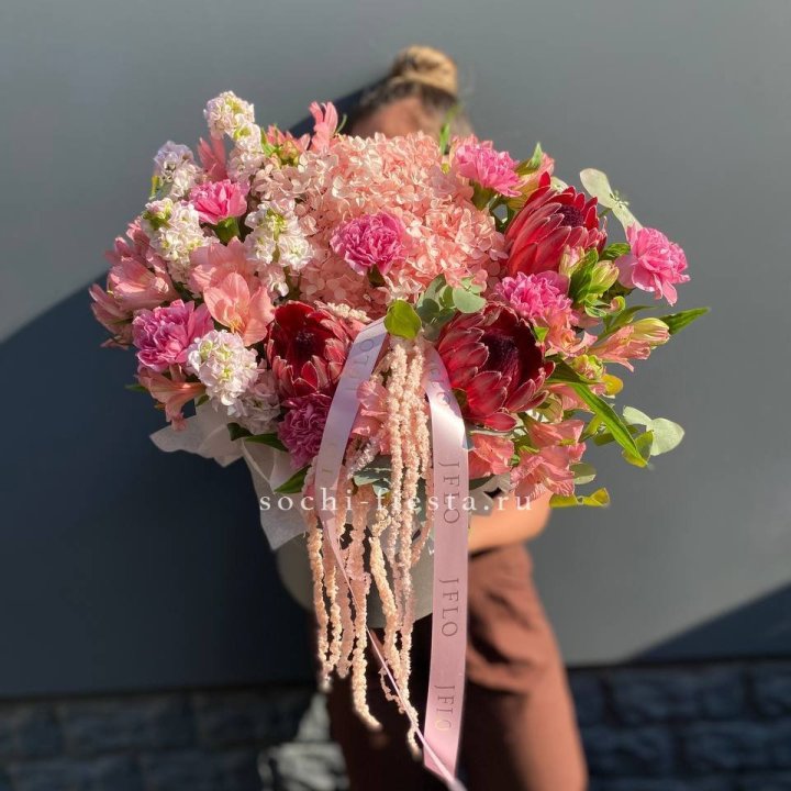 Коробка с цветами "Камикадзе" в Чебоксарах