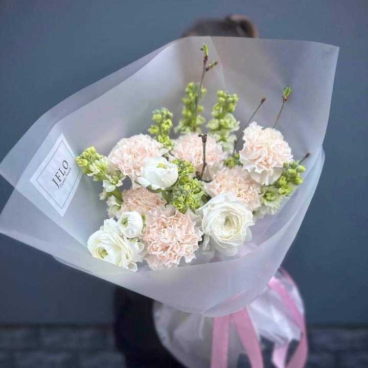 Букет маттиолы и ранункулюсов  в Чебоксарах