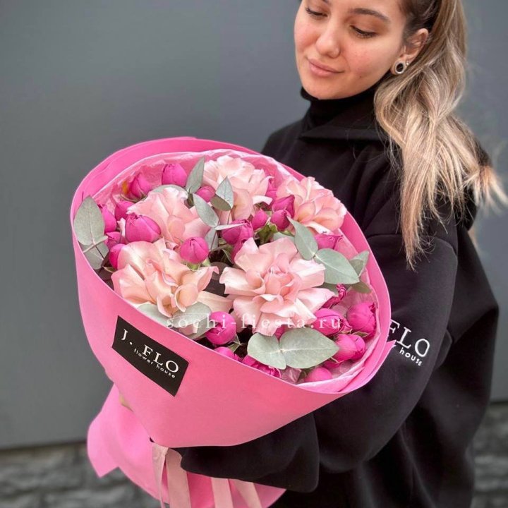 Букет французских и пионовидных роз "Ламиносо" в Чебоксарах