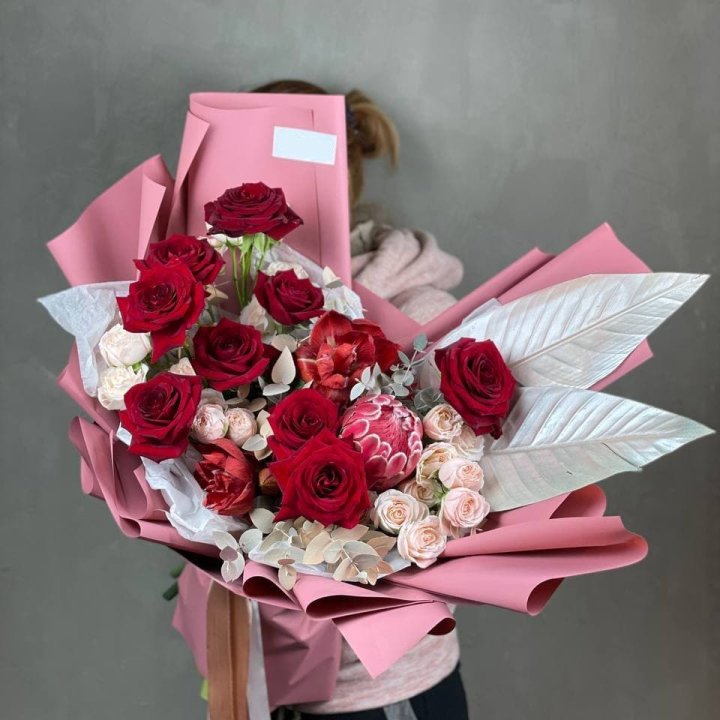 Дизайнерский букет "Ред Вильвет" в Чебоксарах