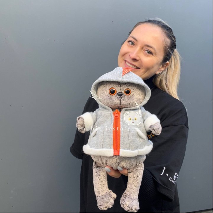 Кот Басик в толстовке в Чебоксарах