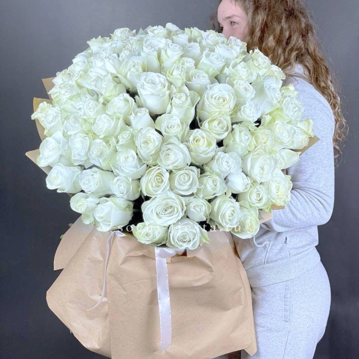 101 белая высокая импортная роза в Чебоксарах