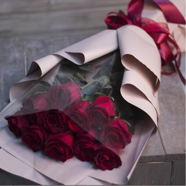 11 голландских роз в оформлении в Чебоксарах