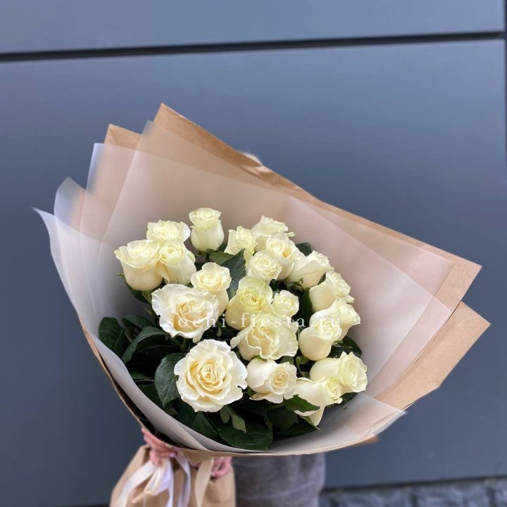  Букет  высоких белых роз   в Чебоксарах