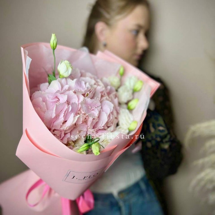 Букет с гортензией №2 в Чебоксарах