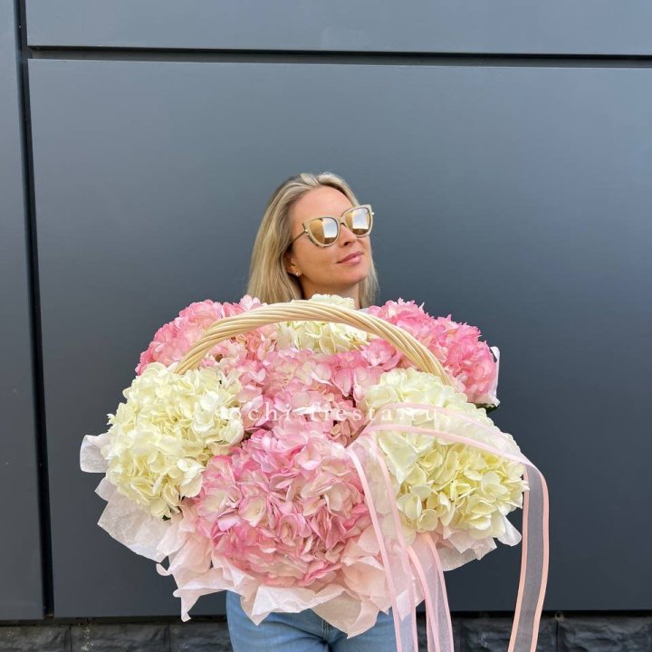 7 гортензий в корзине в Чебоксарах