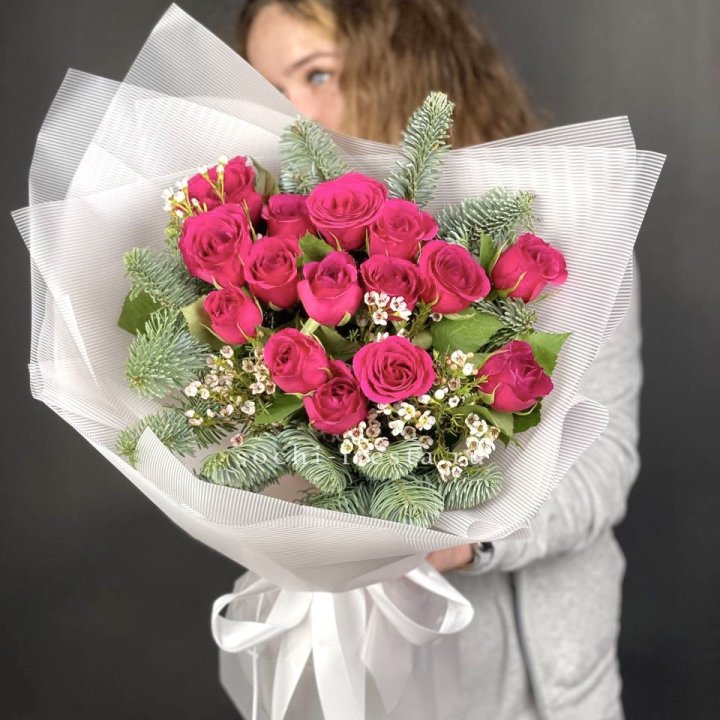 Новогодний букет Елки и Розы в Чебоксарах