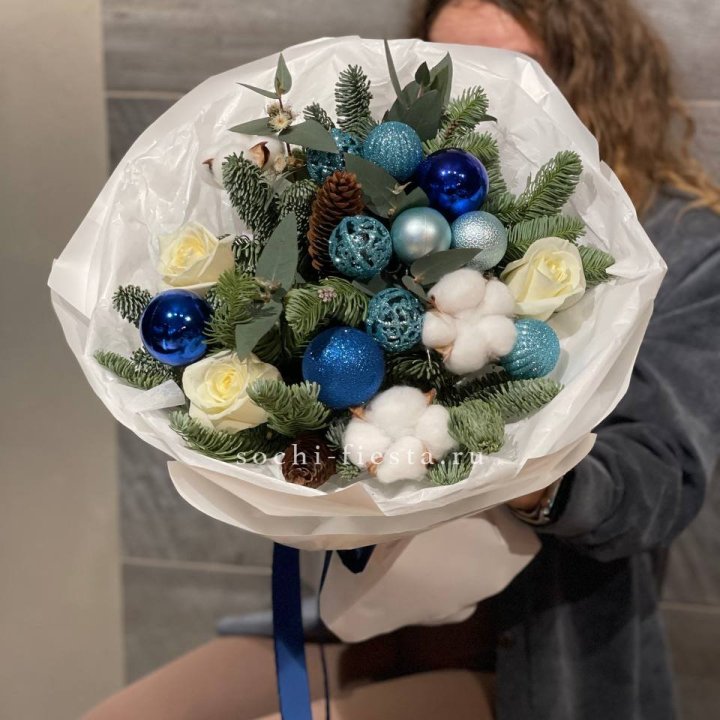 Новогодний букет "Синий иней" в Чебоксарах