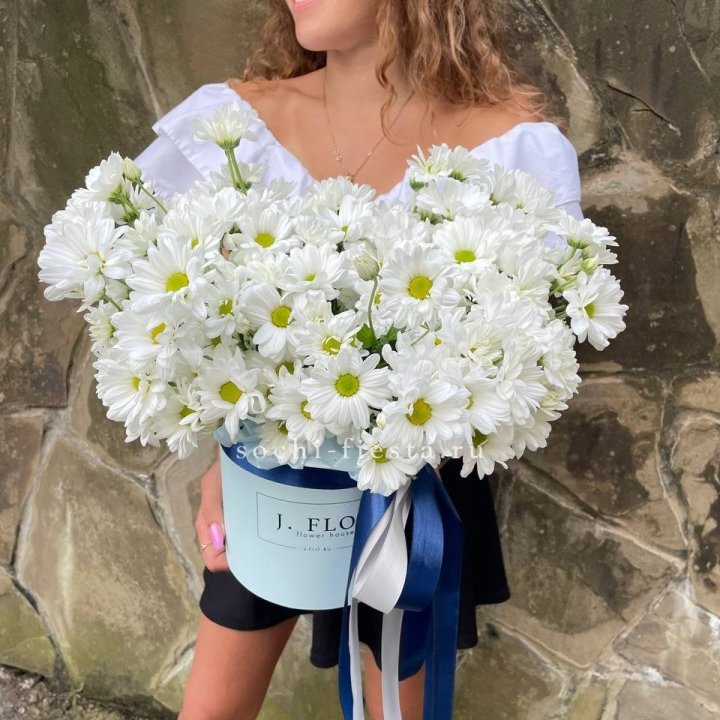 Коробка с хризантемами №2 в Чебоксарах