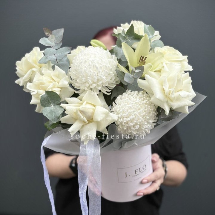 Цветы в шляпной коробке  в Чебоксарах