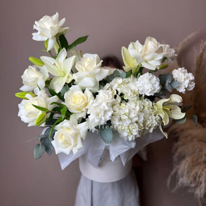 Цветочный бокс "Вайт дримс" в Чебоксарах