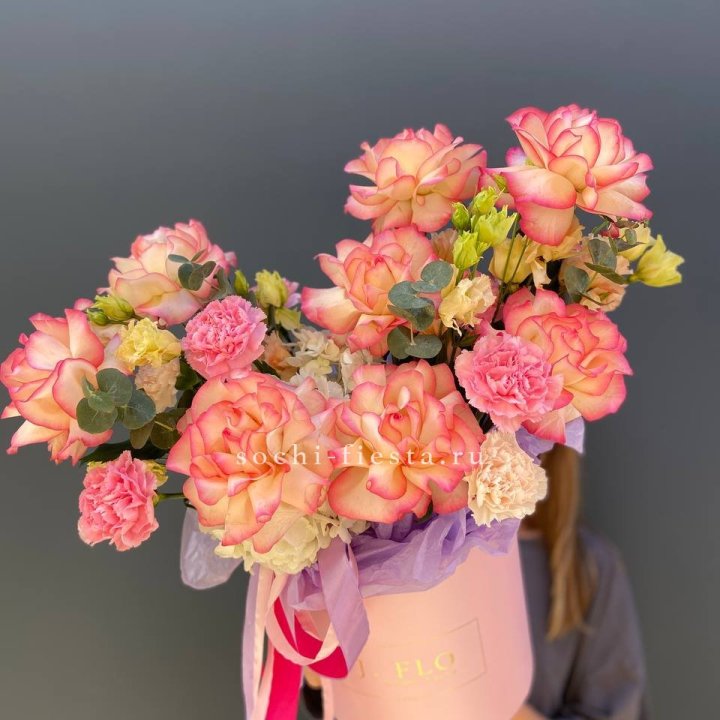 Бокс нежный с розами в Чебоксарах