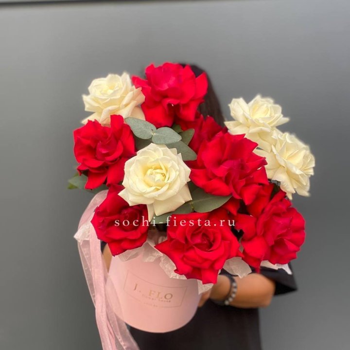 13 Французских роз в боксе в Чебоксарах