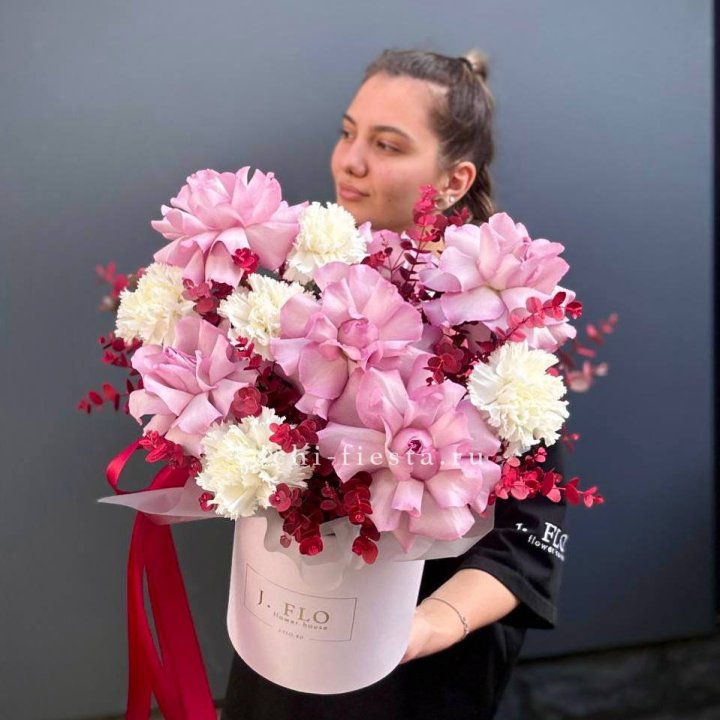 Бокс с французскими розами "Вела вита" в Чебоксарах