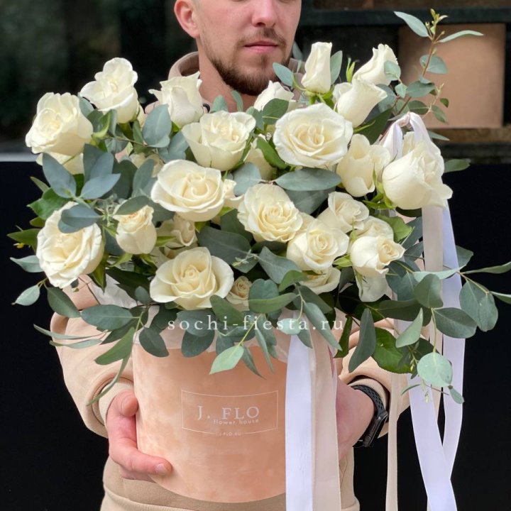 41 белая роз в бархатном боксе в Чебоксарах