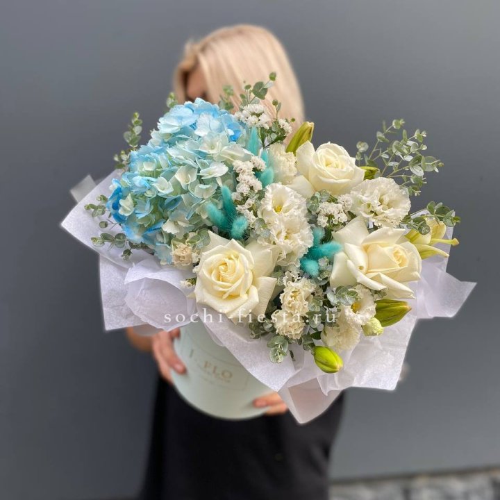 Цилиндр в голубых оттенках №1 в Чебоксарах