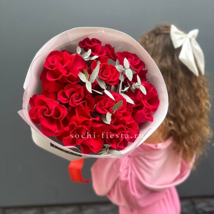 11 Красных французских роз в Чебоксарах