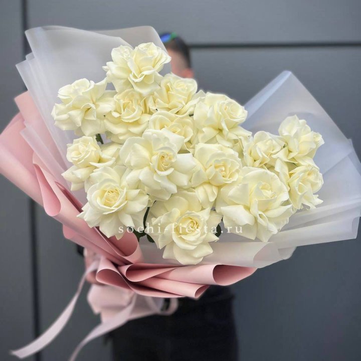 Букет из 15 французских роз Вайт дрим в Чебоксарах