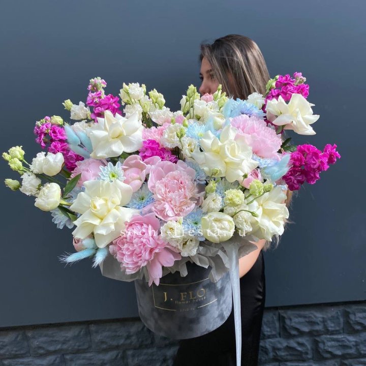 Дизайнерский цилиндр "Пионы гарден" в Чебоксарах