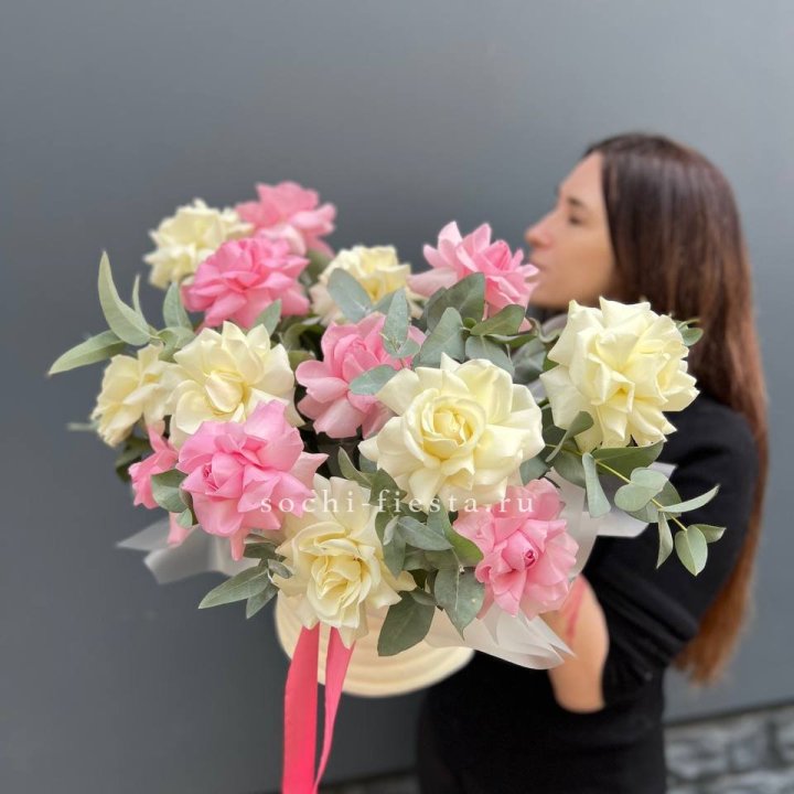 Зефирный бокс из 17 французских роз микс в Чебоксарах